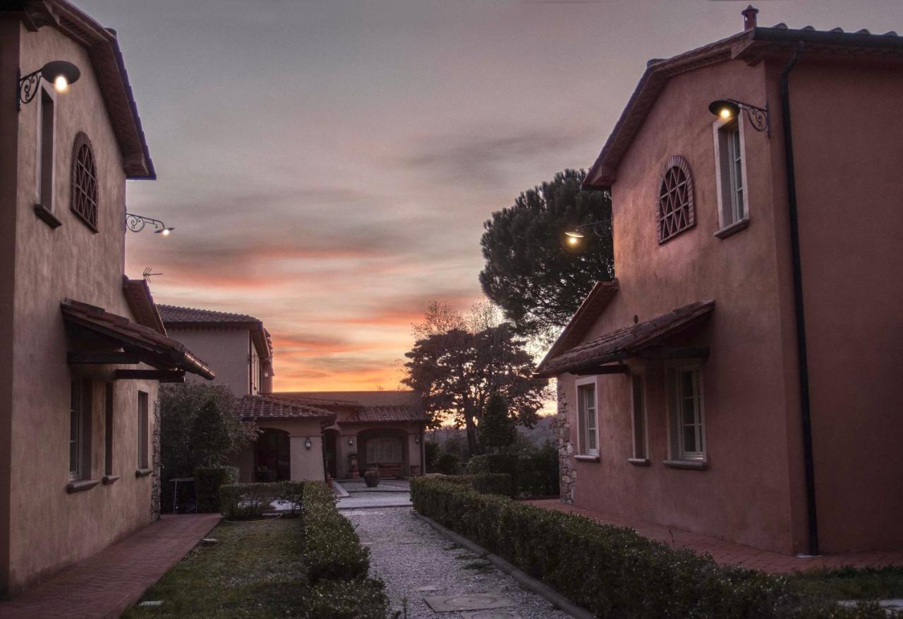 Apartments In Residence With Swimming Pool In モンテヴェルディ・マリッティモ エクステリア 写真